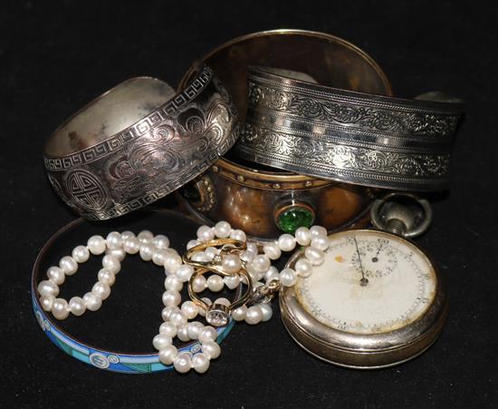 Two 9ct white gold rings, a 9ct gold bracelet and mixed costume jewellery